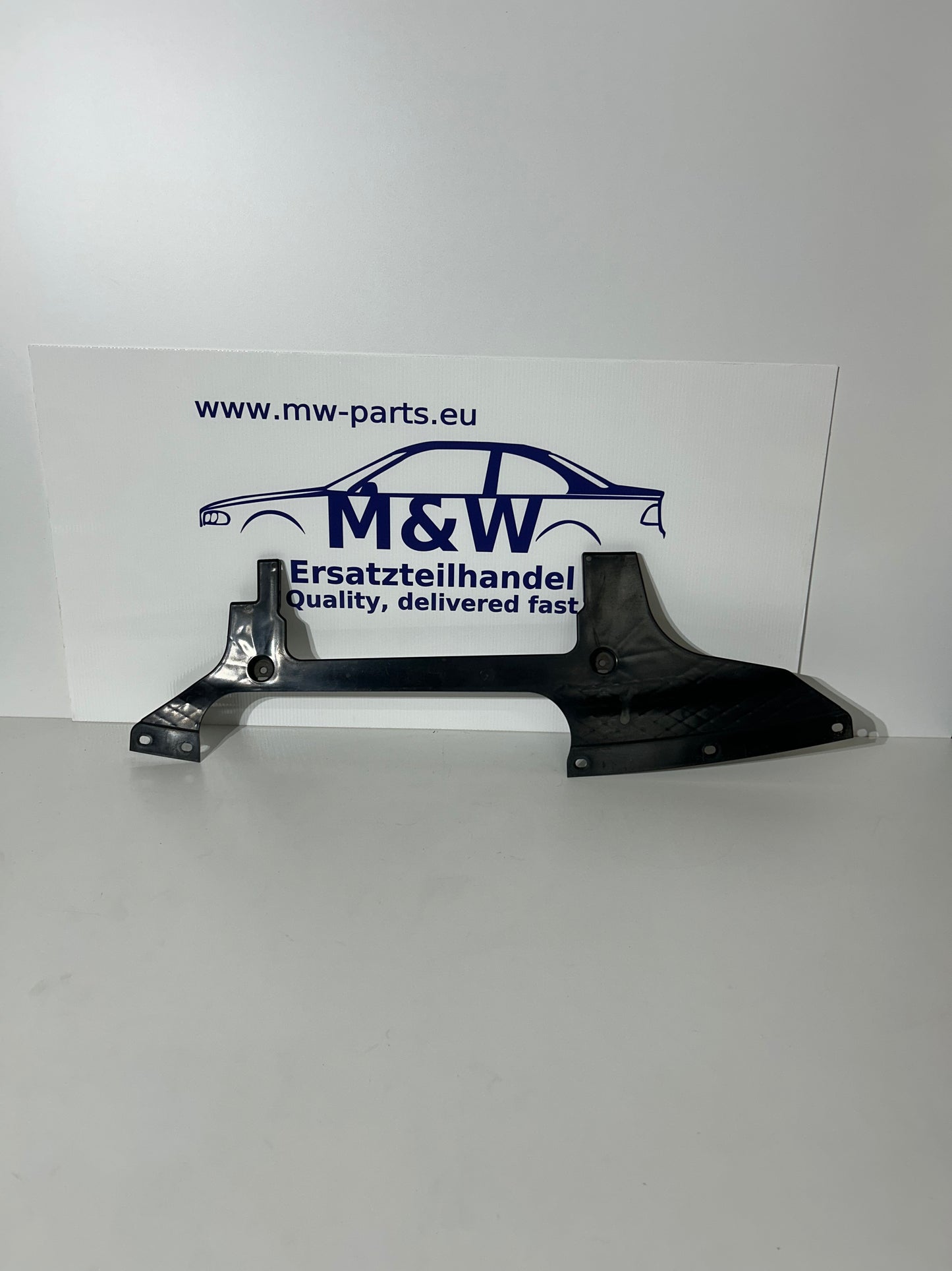 Original BMW 5 F11 Führung unten Mitte hinten Stossstange