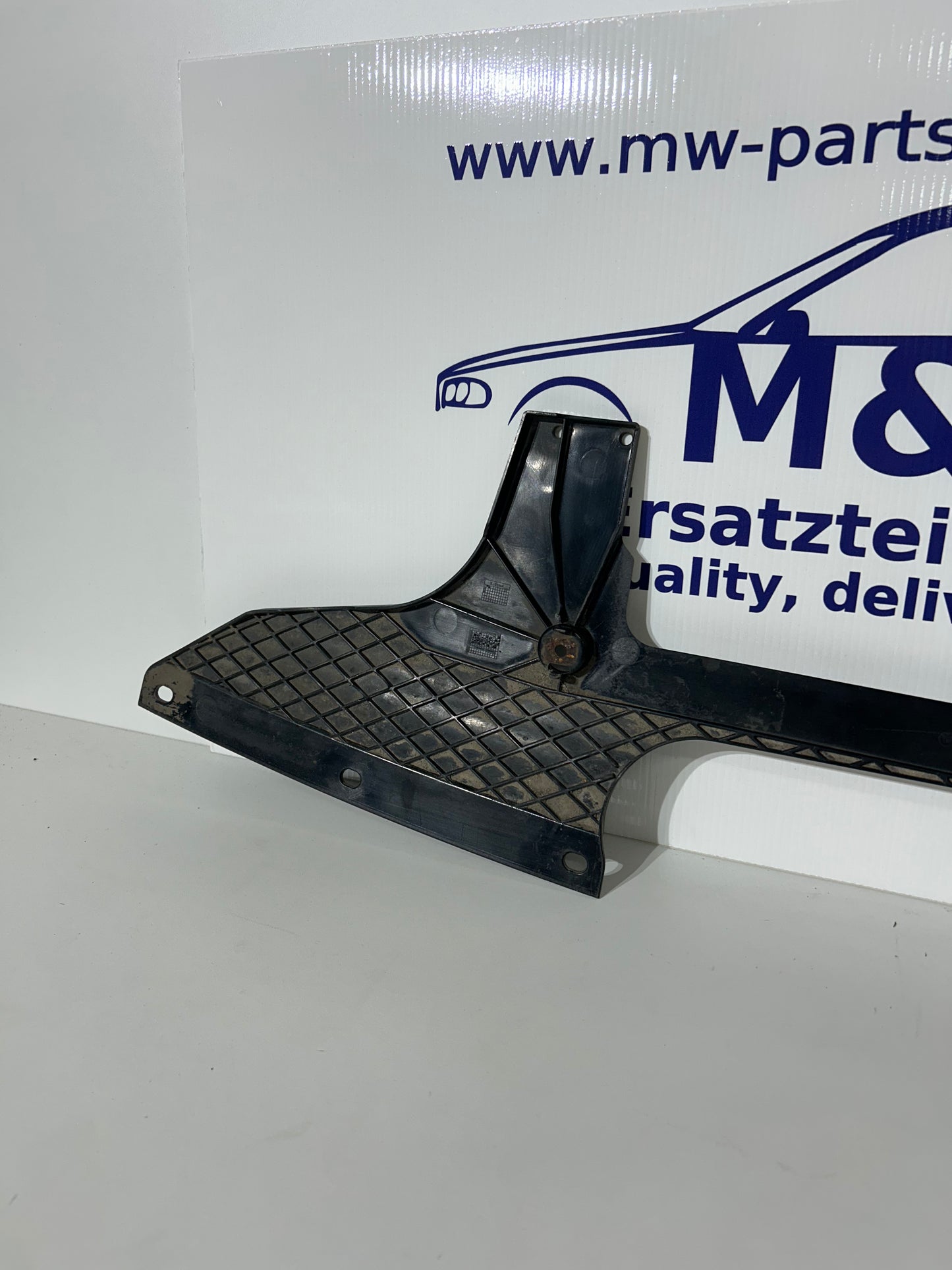 Original BMW 5 F11 Führung unten Mitte hinten Stossstange